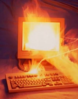 電腦突發(fā)火災(zāi)莫慌張 電氣火災(zāi)中計(jì)算機(jī)的正確應(yīng)急處理指南